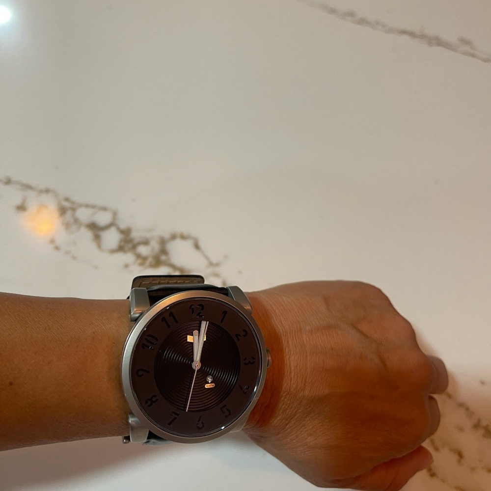 Men’s record player watch. - Picture 10 of 13